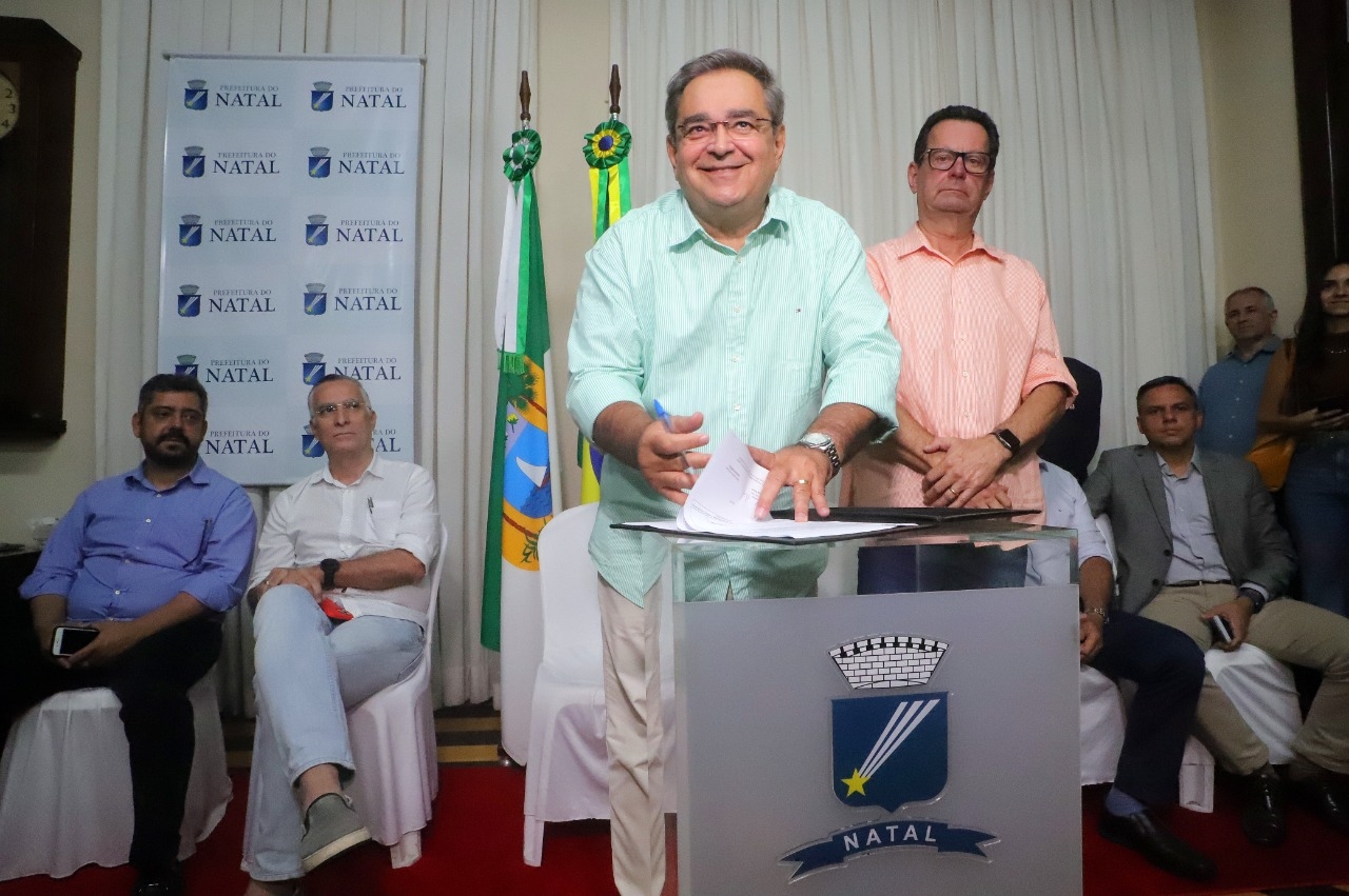 Álvaro Dias dá ordem de serviço para reestruturação de Ponta Negra