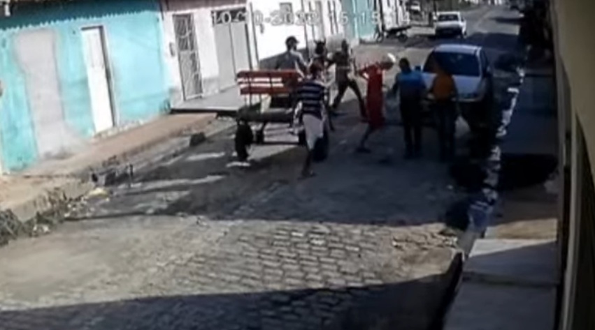 SEM PRESSA: Bandidos usam charrete para assaltar em Parnamirim