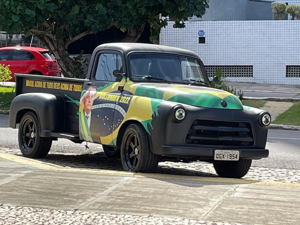 TRE-RN manda apoiador de Bolsonaro retirar adesivo de seu próprio veículo em Natal