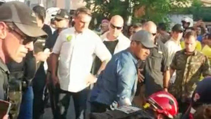 Vídeo: mulher é atropelada durante ato de Bolsonaro em Fortaleza; presidente acompanhou socorro