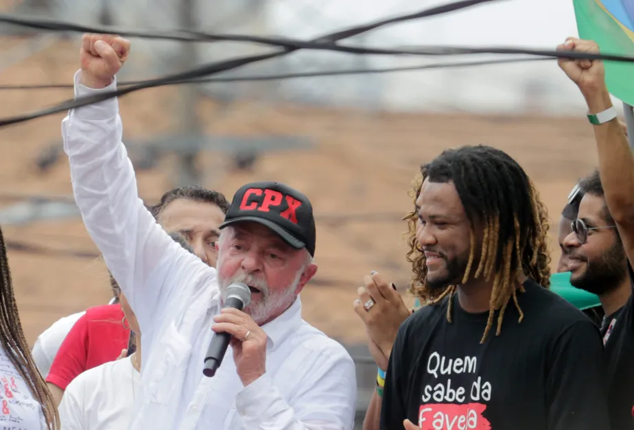 Ex-vereador de Natal critica imagem de Lula no Complexo do Alemão: "A escolha passou a ser moral, ética e espiritual"