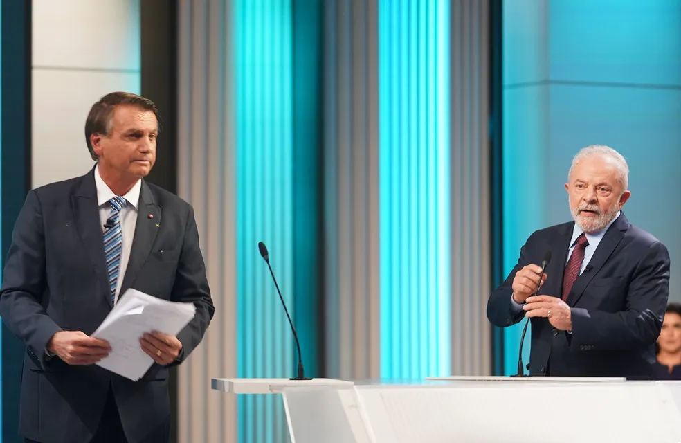 Diferença de Lula para Bolsonaro cai para 3% em nova pesquisa; veja números
