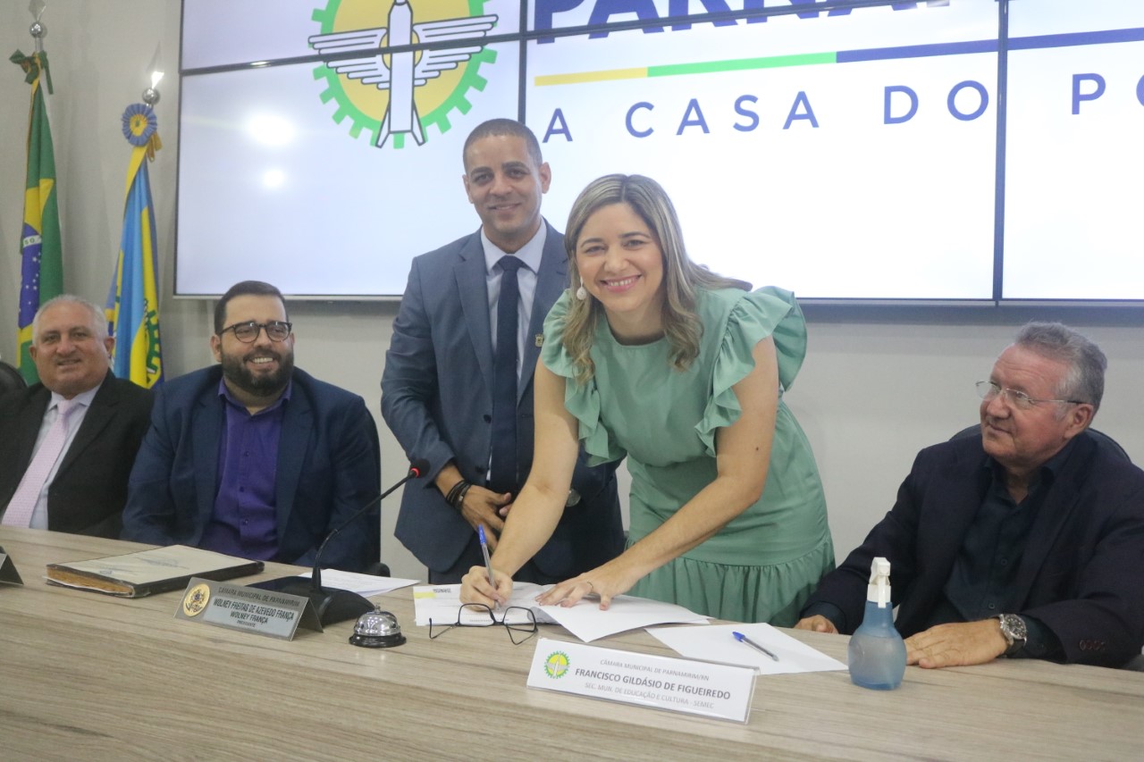 Câmara de Parnamirim empossa nova vereadora. Mandato vai durar 30 dias