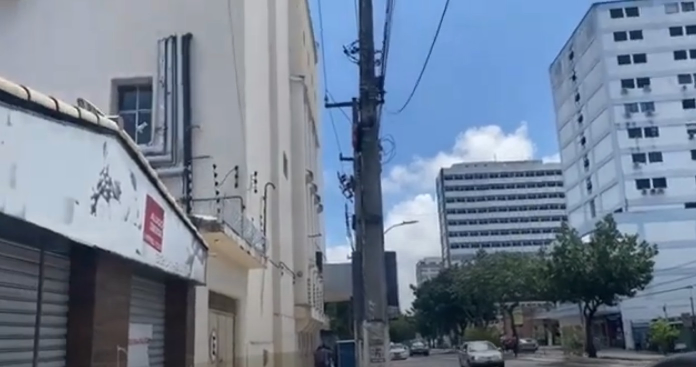 Roubo de fios causa queda de energia e paralisa comércio no centro de Natal