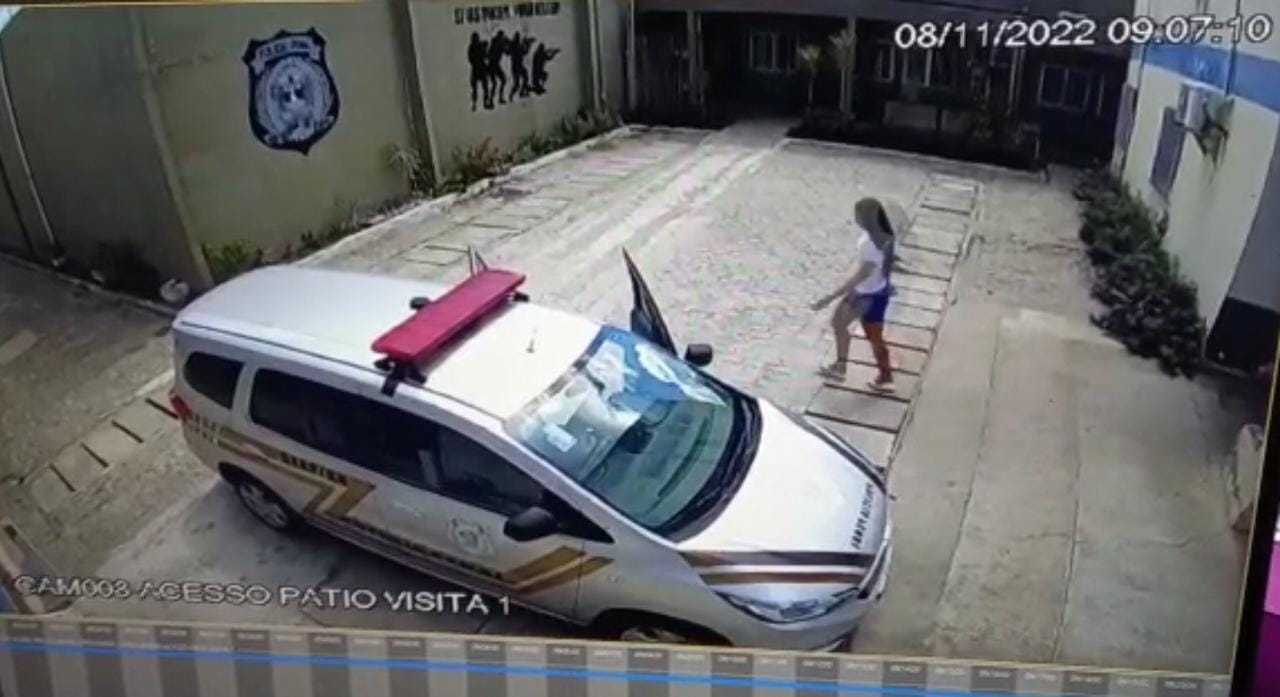 SEAP-RN investiga policial penal que se trancou com detentas trans fora da cela e depois passeou com elas na viatura