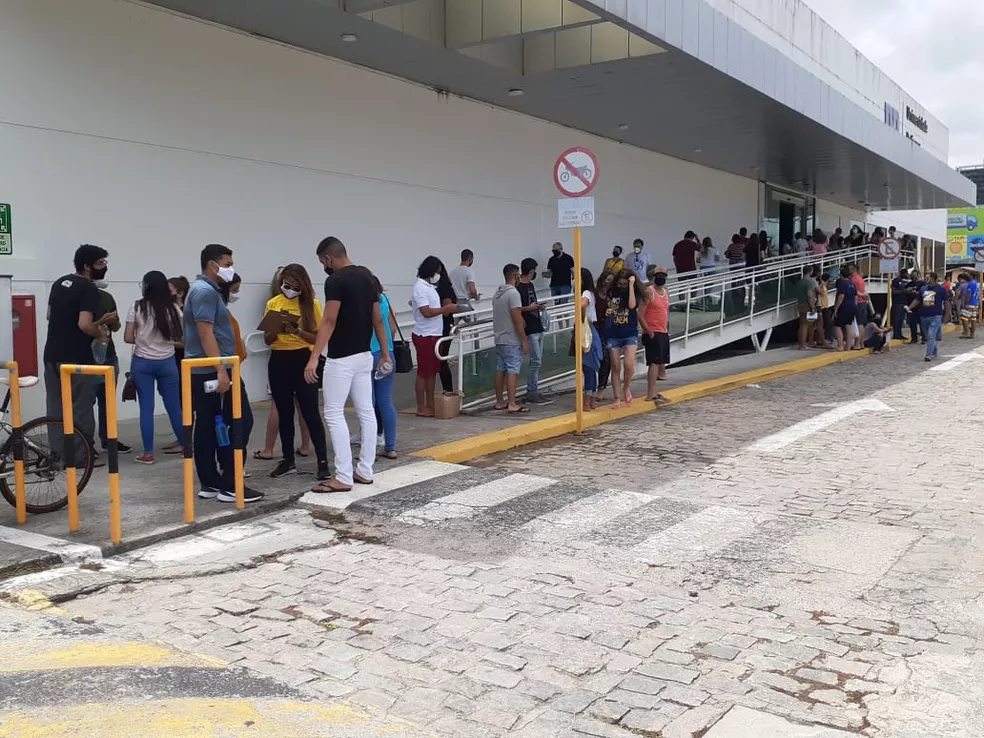 Quase 3,4 milhões de candidatos fazem provas do ENEM neste domingo