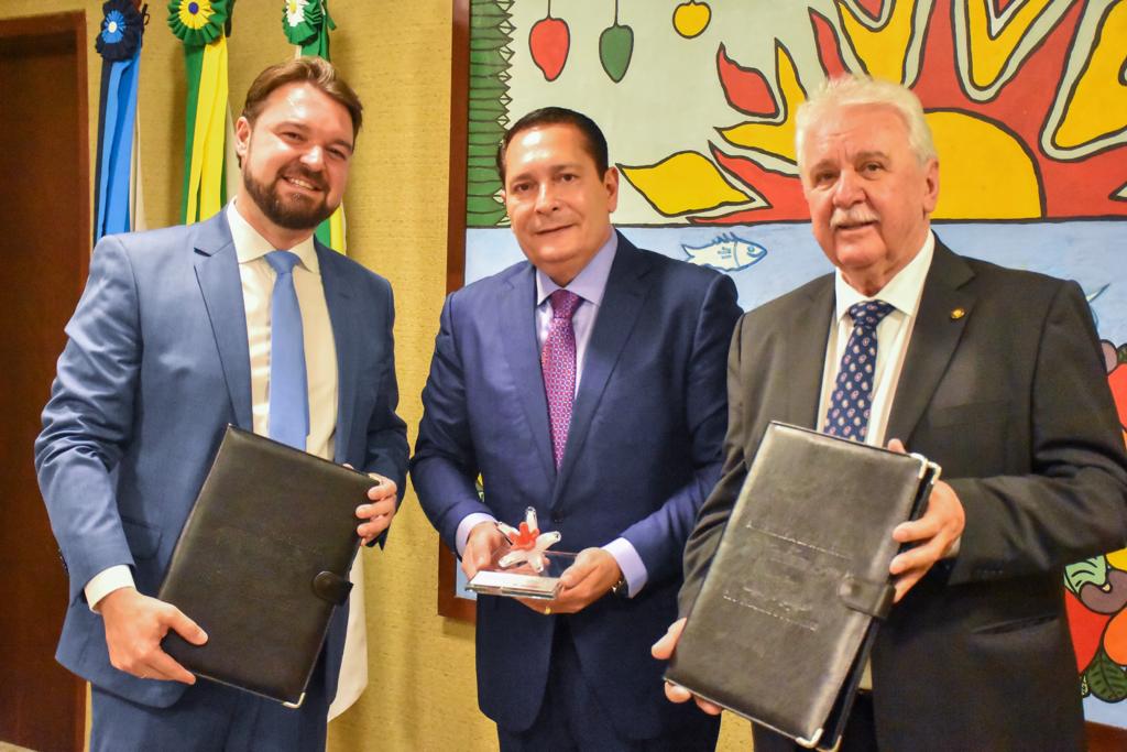Presidente do legislativo catarinense visita ALRN e estreita parceria no campo de TI