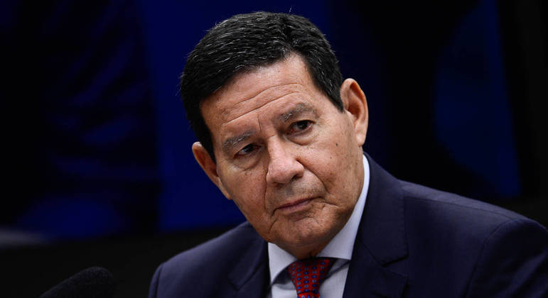 Mourão descarta intervenção e diz que Lula tomará posse: “Foi eleito”