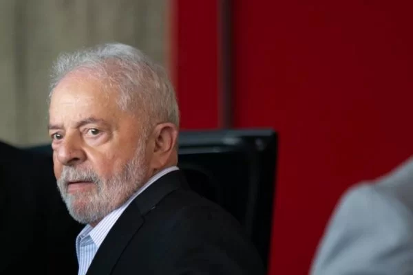 Bolsa caiu 2% e dólar subiu 0,62% duas semanas pós-Lula eleito