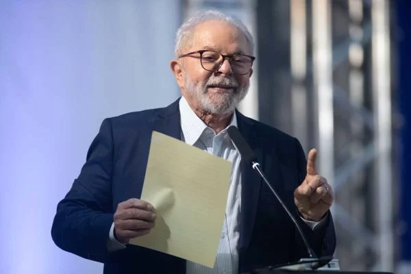 Em discurso confuso, Lula acena à conciliação, mas assusta o mercado