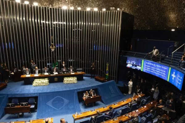 Congresso aprova texto-base das novas regras de distribuição do orçamento secreto
