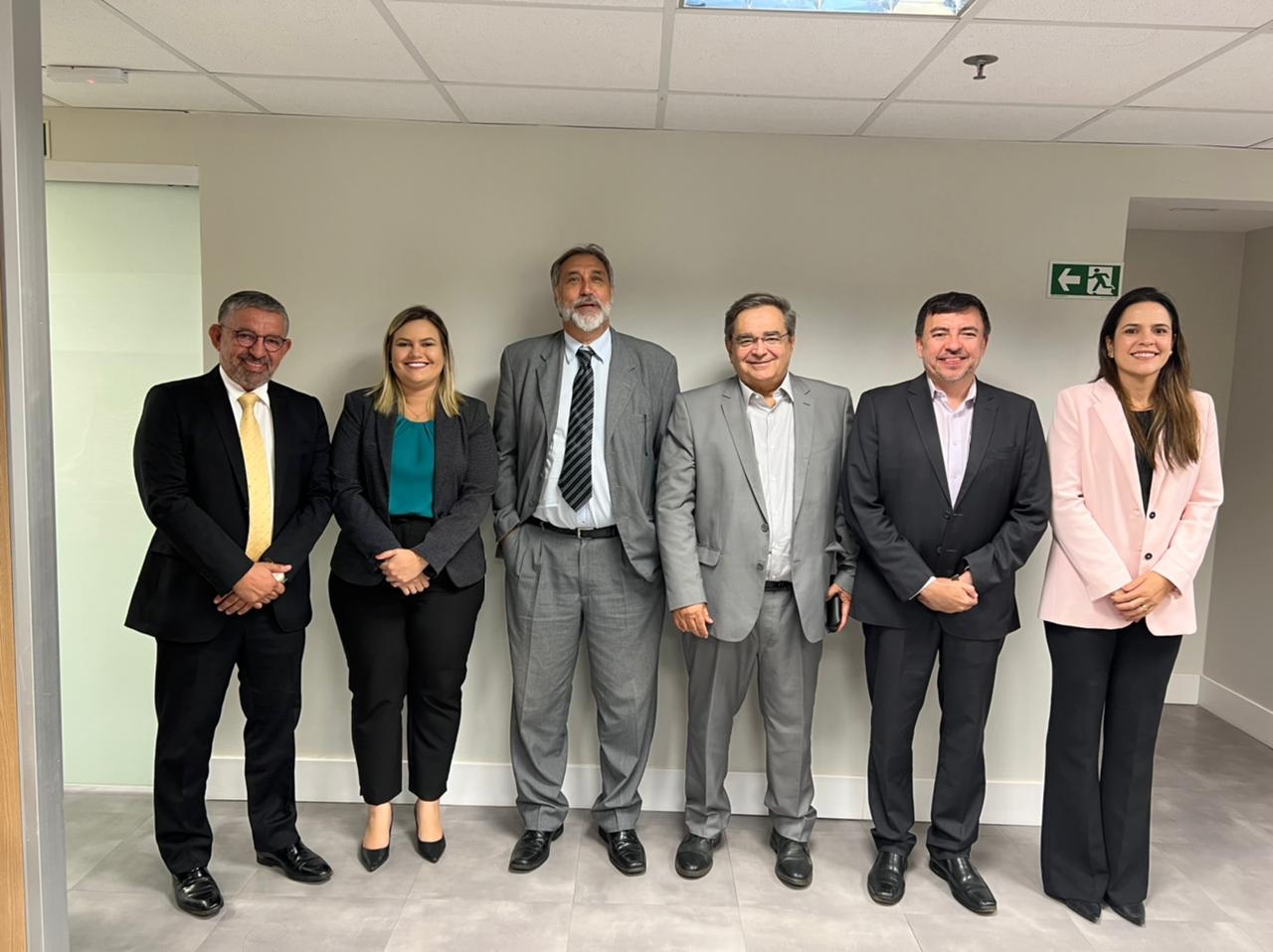 Em Brasília, prefeito discute etapas do projeto de Requalificação da Pedra do Rosário