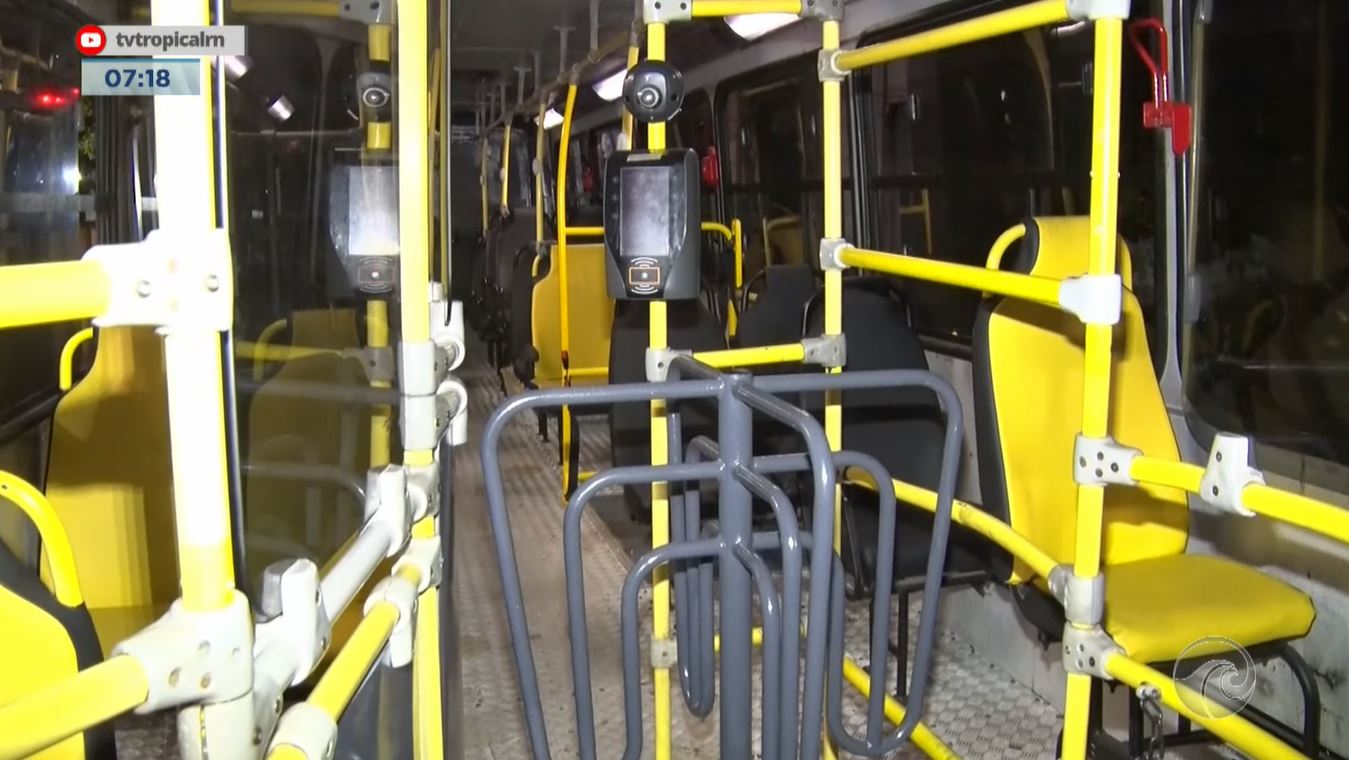Passageira detalha ameaça de bandidos durante assalto em ônibus em Natal: "Ou passa ou eu mato"