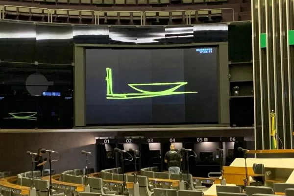 Câmara mostra resistência e equipe de Lula vê cronograma de PEC apertar