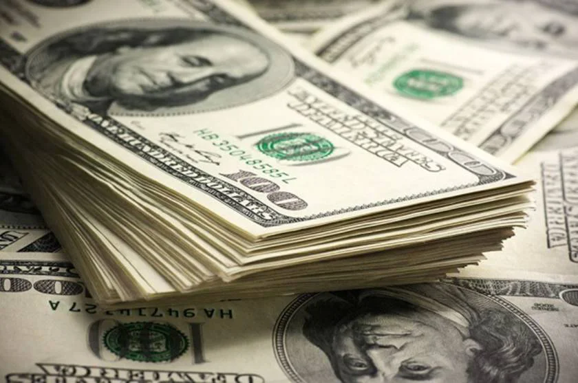 Dólar opera em alta após anúncio de Haddad na Fazenda