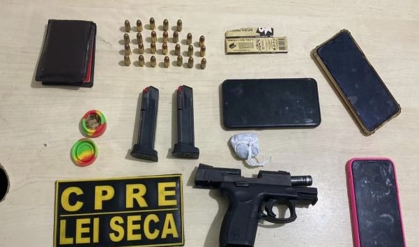 Condenado por homicídio é preso com arma e munições durante operação Lei Seca na zona Sul