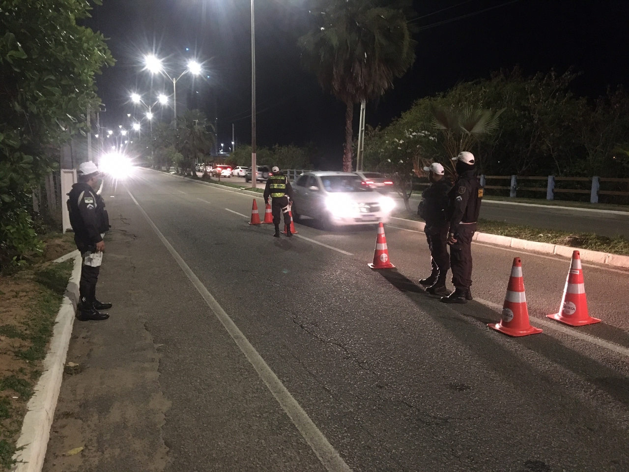 Motorista se nega a fazer teste do bafômetro, oferece R$ 1,2 mil a policiais e é preso na Grande Natal