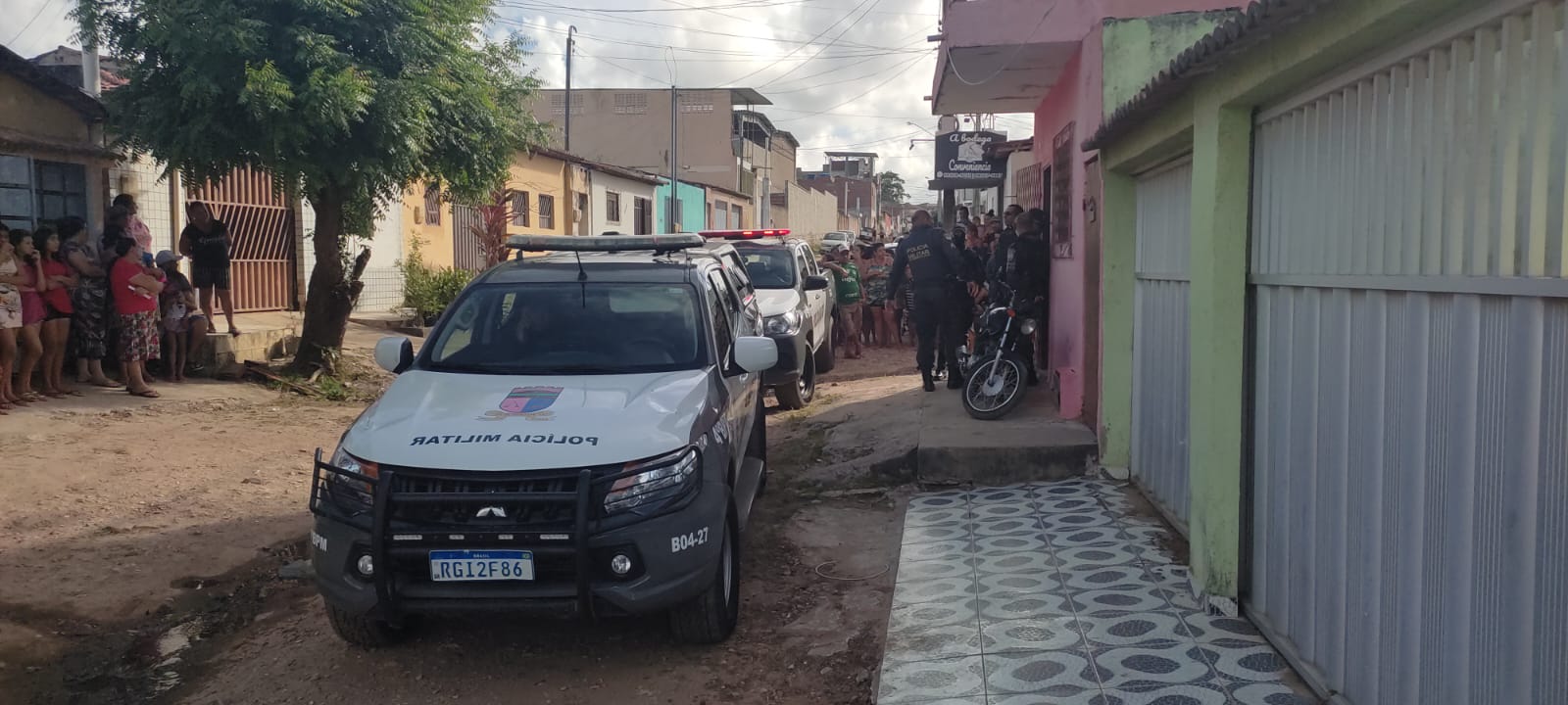Dois homens são executados a tiros dentro de residência na zona Norte de Natal