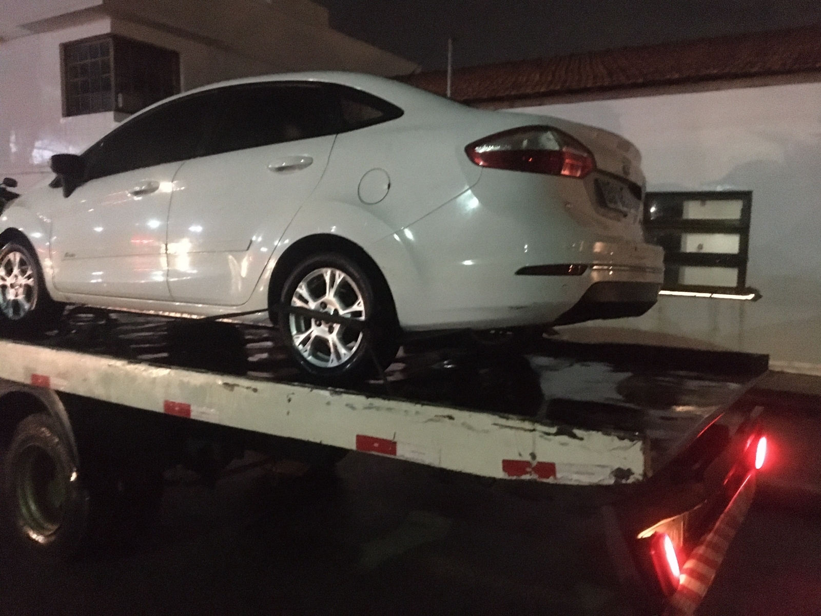 Alcoolizado e com cinco crianças no carro, motorista é autuado em blitz da Lei Seca em Natal