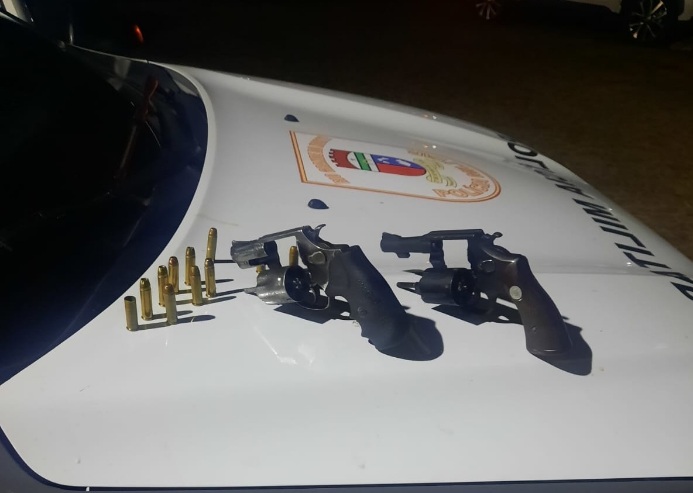 Homem é preso após atirar e ameaçar pessoas em posto de combustíveis em Neópolis