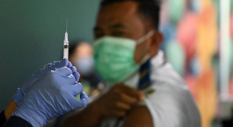 OMS decide manter nível máximo de alerta para pandemia de Covid-19