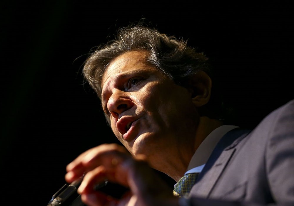 Haddad prega boicote a empresas por questões ideológicas e é acusado de estimular desemprego