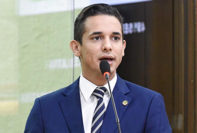 Prefeito de Mossoró vai ao Twitter negar boato espalhado nas redes sociais: "Atacam até minha esposa grávida"