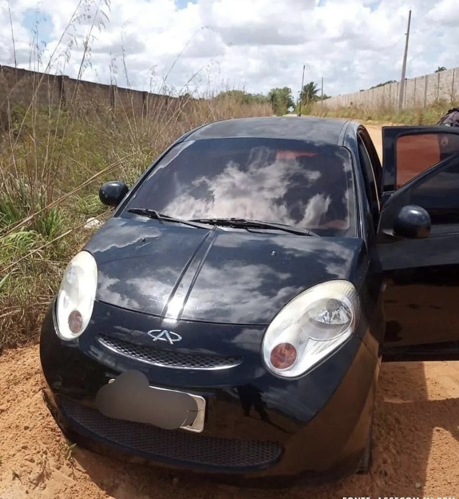 Polícia recupera carro roubado em Parnamirim