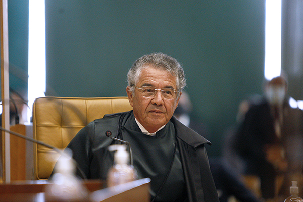 Ex-ministro do STF isenta Bolsonaro e culpa Supremo por vandalismo