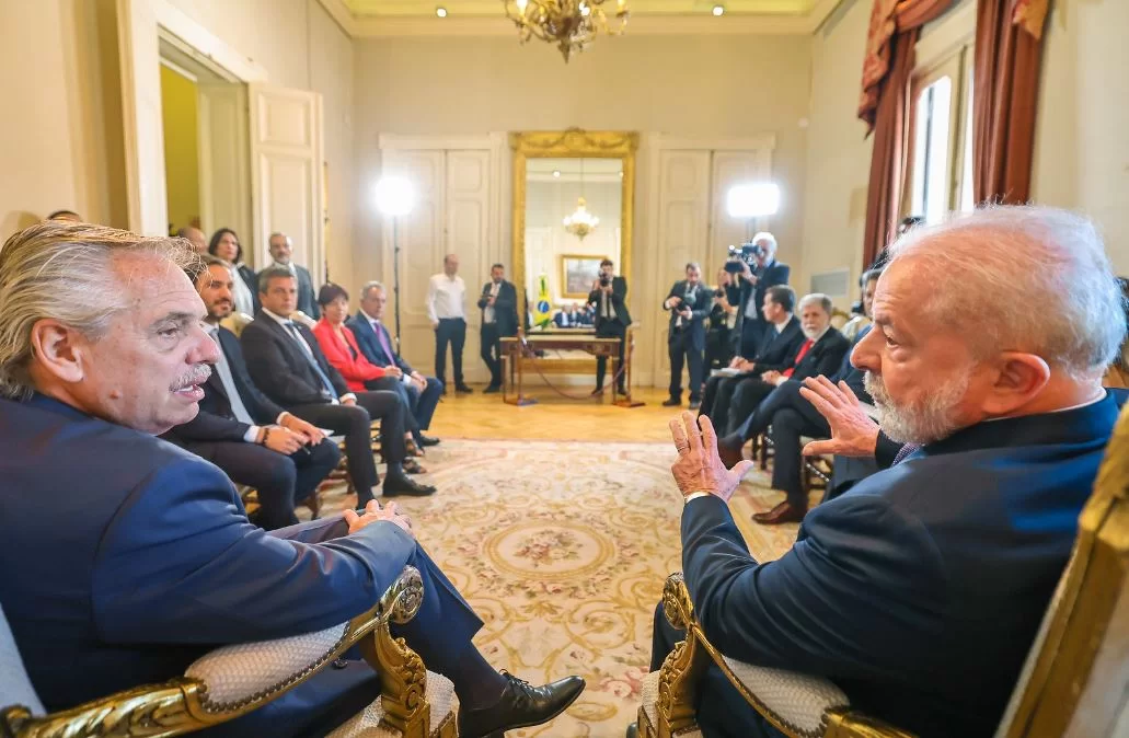 Lula defende “moeda comum” e que BNDES financie gasoduto na Argentina