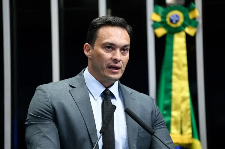 Styvenson não garante voto no amigo Girão e defende mudança na indicação de ministros do STF