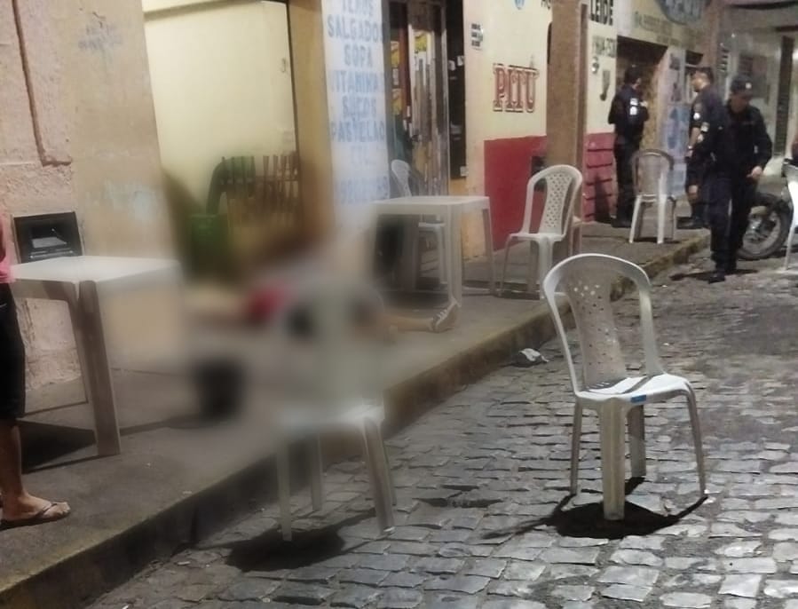 Vendedor é morto a tiros na calçada de bar no interior do RN