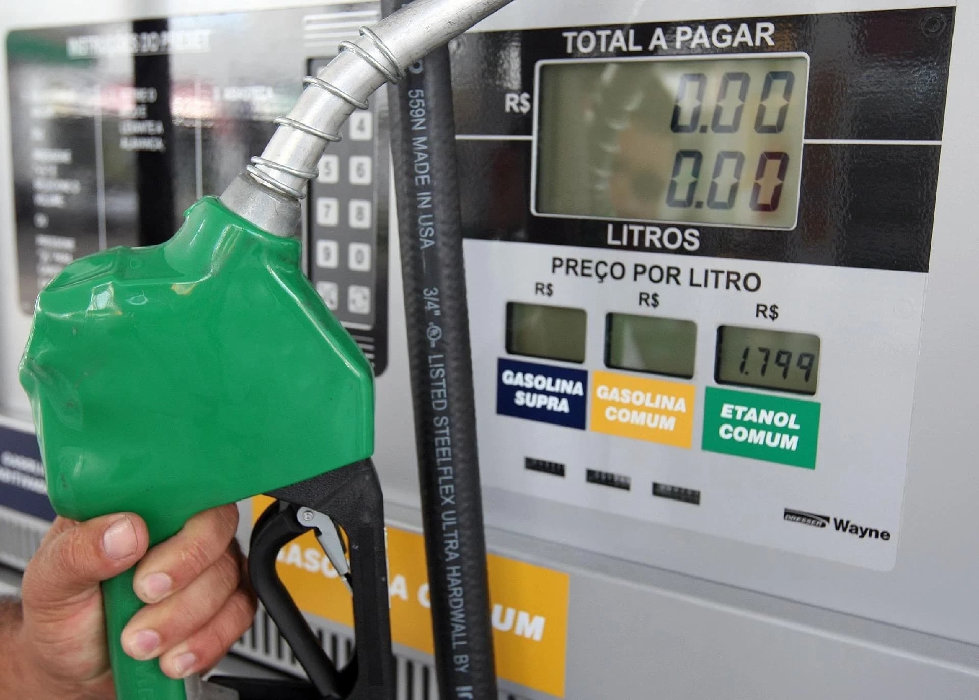 Gasolina em Natal ficou R$ 0,30 mais cara em fevereiro