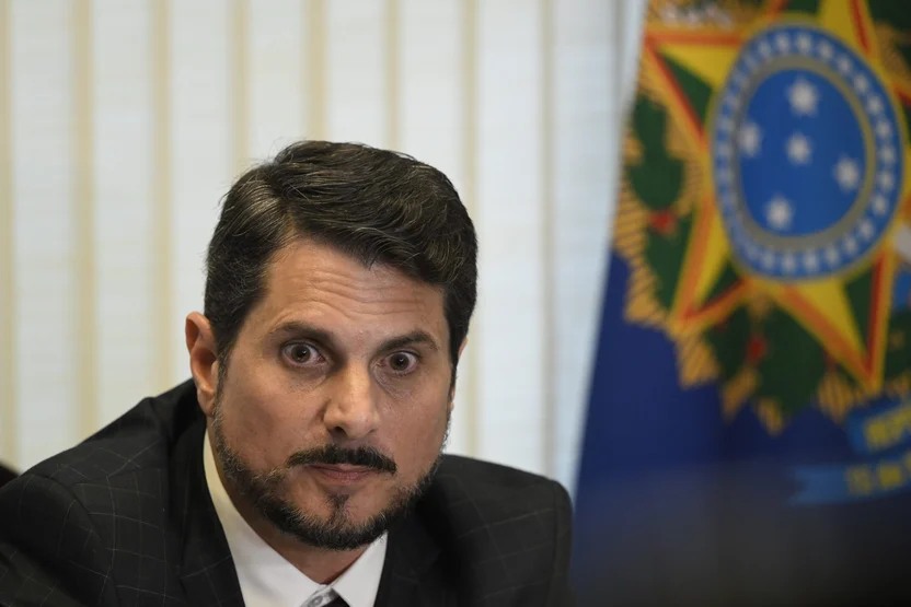 Do Val recua, culpa Silveira e diz que Bolsonaro não o coagiu para golpe