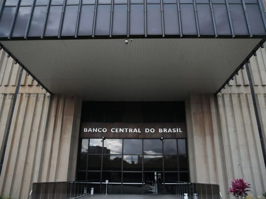 PSOL decide apresentar projeto para acabar com autonomia do Banco Central, após Lula atacar instituição
