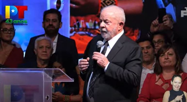 Aniversário do PT tem críticas ao Banco Central, choro e agradecimento de Lula a Zé Dirceu