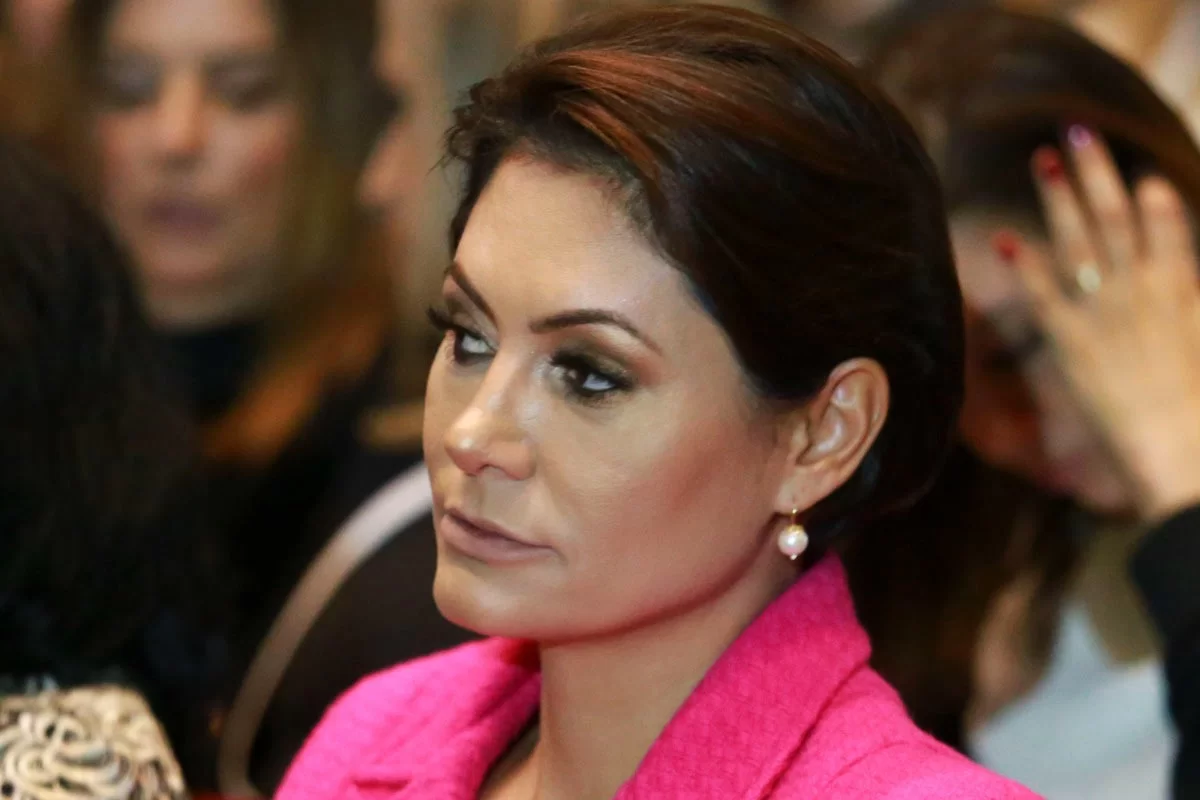 Não é Bolsonaro que tem de ter medo de prisão, diz Michelle
