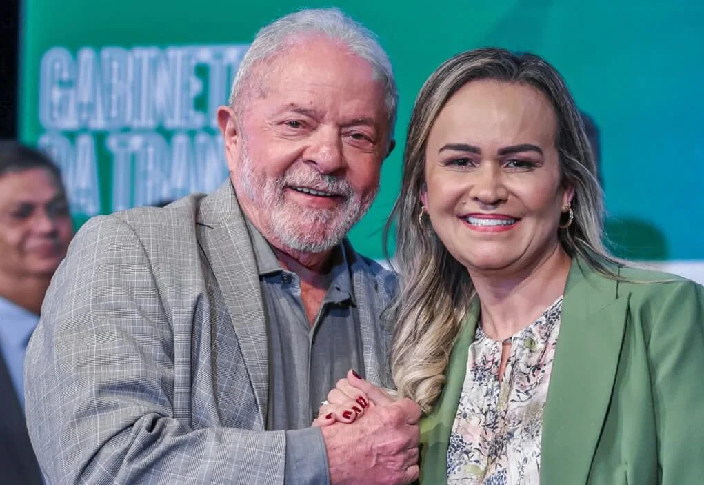 Ministra de Lula propôs volta de matéria escolar criada pela ditadura