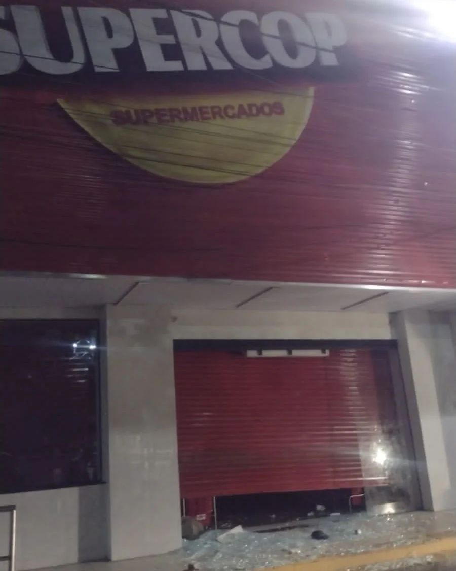 PM prende vários suspeitos, após saque de carne e bebidas em supermercado nas Rocas