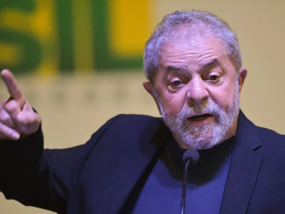 Lula é diagnosticado com pneumonia e adia viagem à China