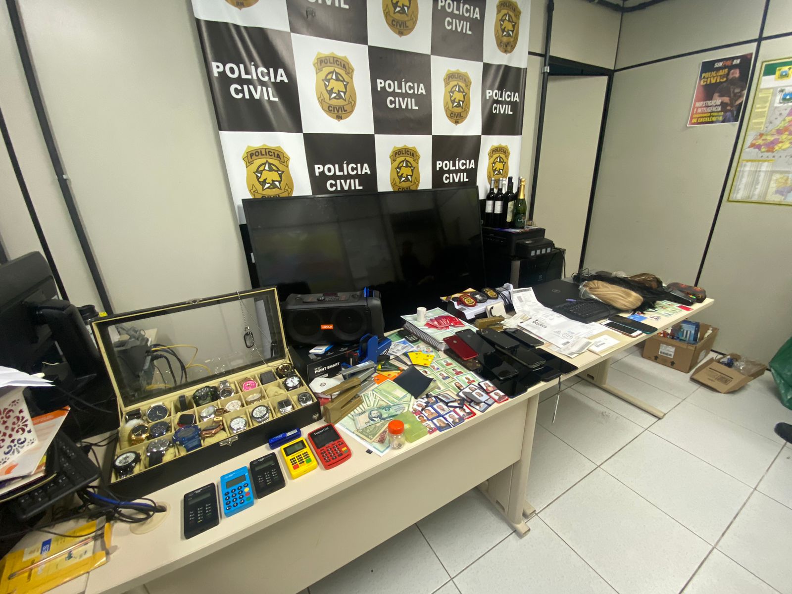 Polícia Civil apreende cartões de crédito e documentos falsos na Zona Oeste de Natal