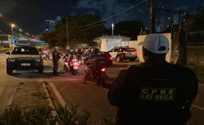 Homem tenta furtar bafômetro em blitz na zona Sul de Natal