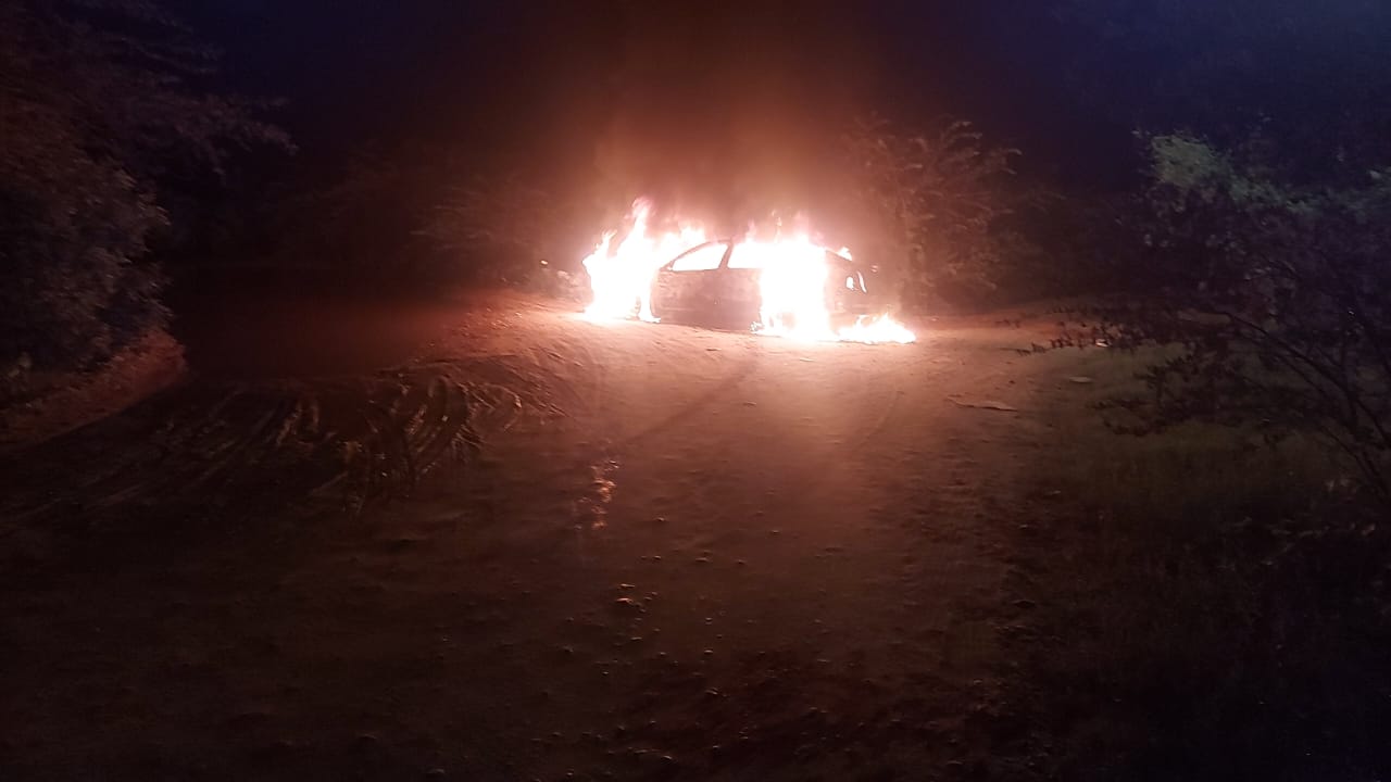 Golpe do seguro: Homem põe fogo no próprio carro em Mossoró, mas acaba preso após namorada contar a verdade