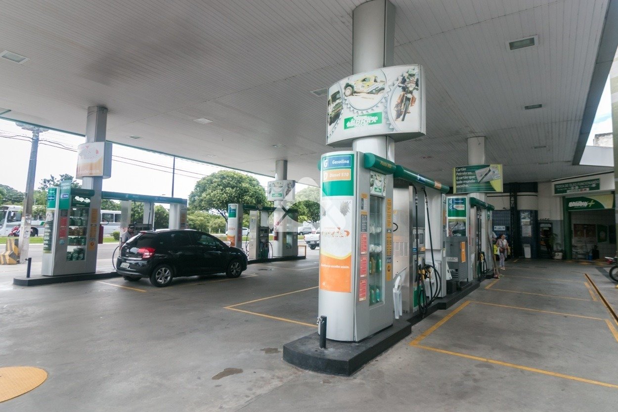Presidente da Petrobras diz que pode reduzir preço da gasolina