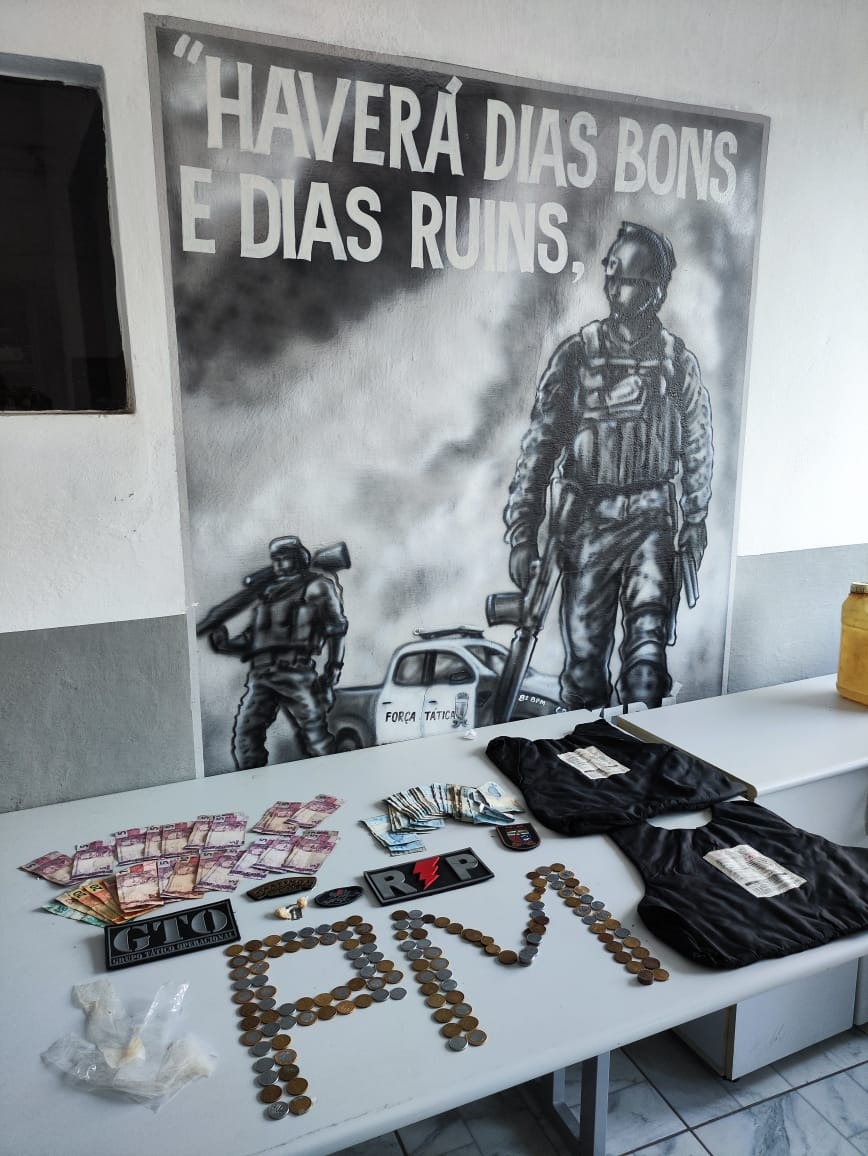 Operação Sentinela: Polícia Militar apreende drogas, coletes e dinheiro