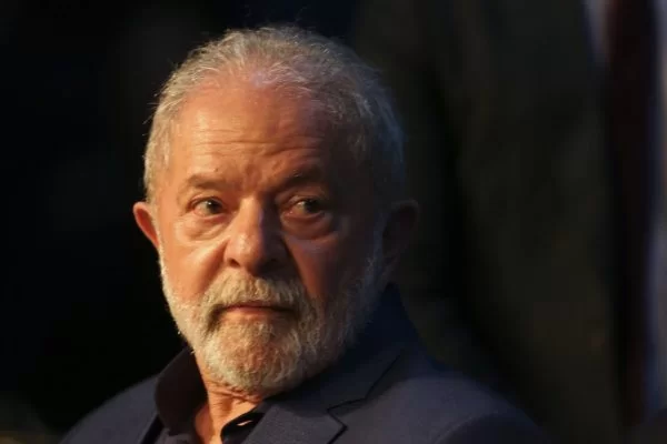Lula analisa nomear ex-governador do PT que já foi alvo da PF