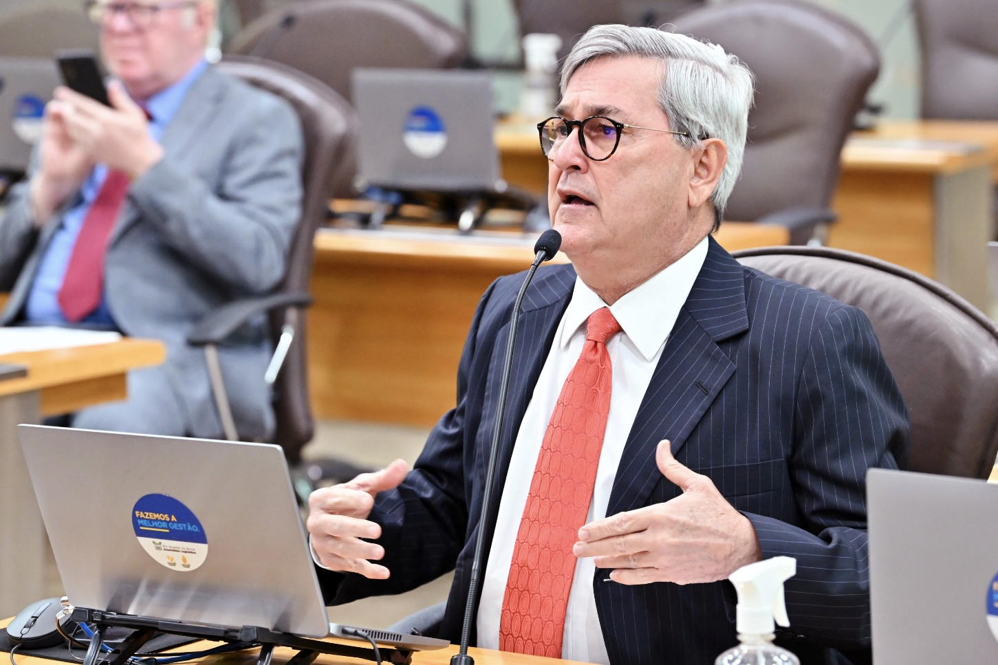 Tomba Farias volta a cobrar pagamento do piso salarial do magistério