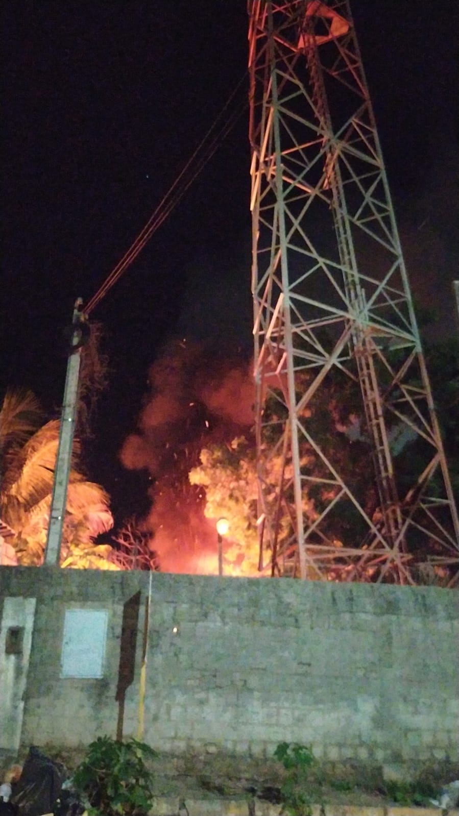 Carros são incendiados na antiga delegacia de Ceará-Mirim