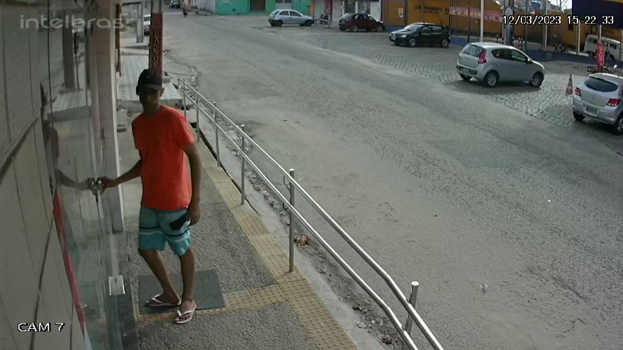 Criminoso coloca funcionários na mira de arma e assalta farmácia na zona Norte de Natal