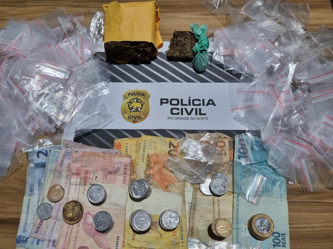 Amor ao crime: Casal do tráfico é preso em operação da Polícia Civil no litoral do RN